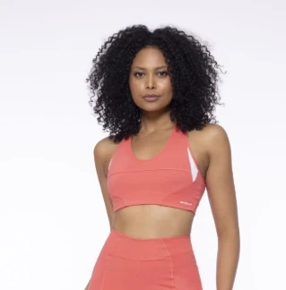 TOP AURORA DI PAULA – CORAL COM DETALHE EM BRANCO, BOJO REMOVÍVEL E ESTILO FITNESS - Imagem 2